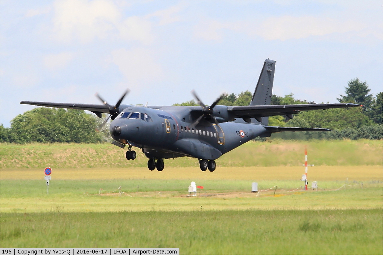 195, 2010 CASA CN-235-300M C/N C195, CASA CN-235-300M, Take off rwy 24, Avord Air Base 702 (LFOA) Open day 2016