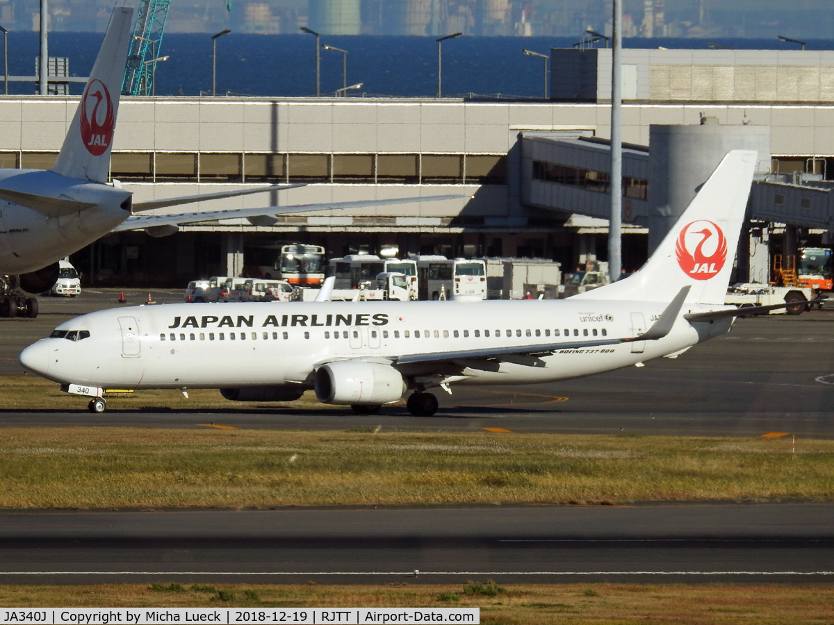 JA340J, 2012 Boeing 737-846 C/N 39190, At Haneda