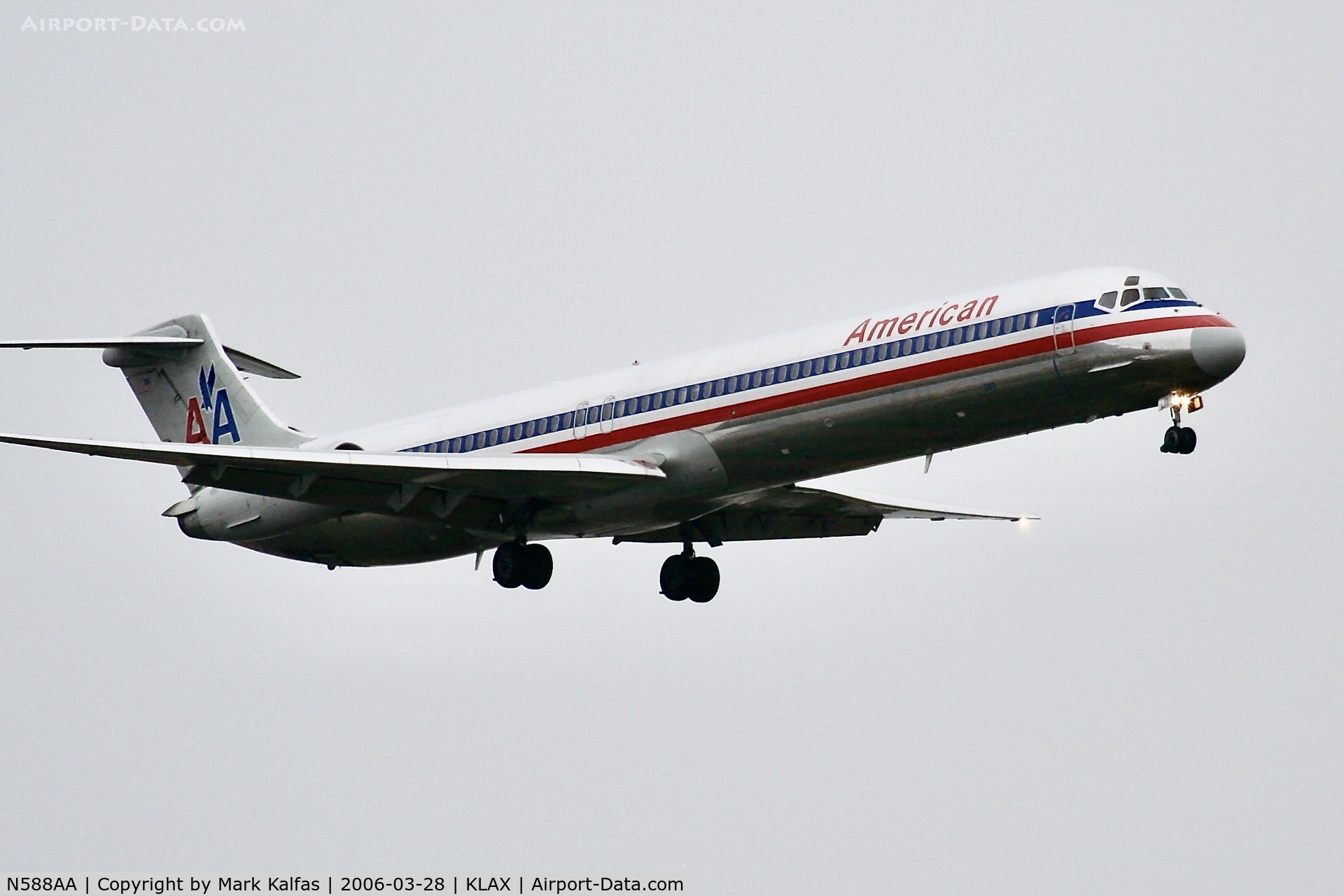 N588AA, 1991 McDonnell Douglas MD-83 (DC-9-83) C/N 53251, American McDonnell Douglas MD-83 (DC-9-83), N588AA on approach to 7R LAX