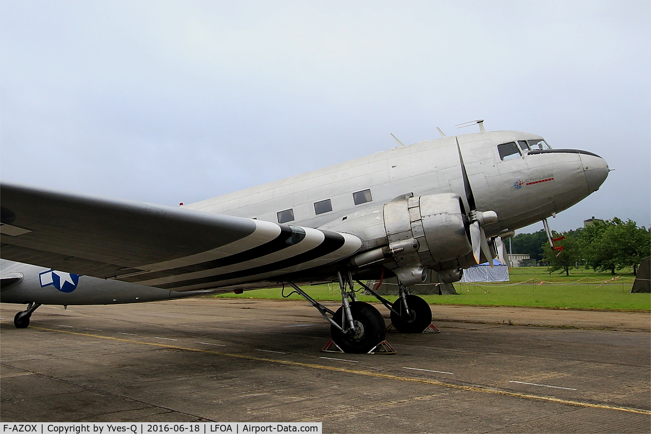 F-AZOX, 1945 Douglas DC-3C-S1C3G (C-47B-35-DK) C/N 16604, Douglas DC-3C-S1C3G, Static display, Avord Air Base 702 (LFOA) Open day 2016