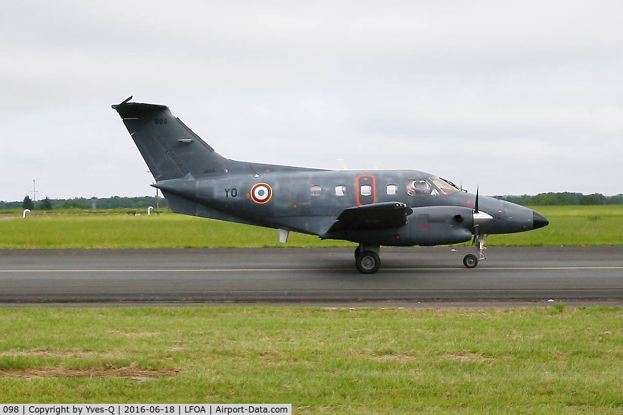 098, Embraer EMB-121AA Xingu C/N 121098, Embraer EMB-121AA Xingu, Taxiing, Avord Air Base 702 (LFOA) Open day 2016