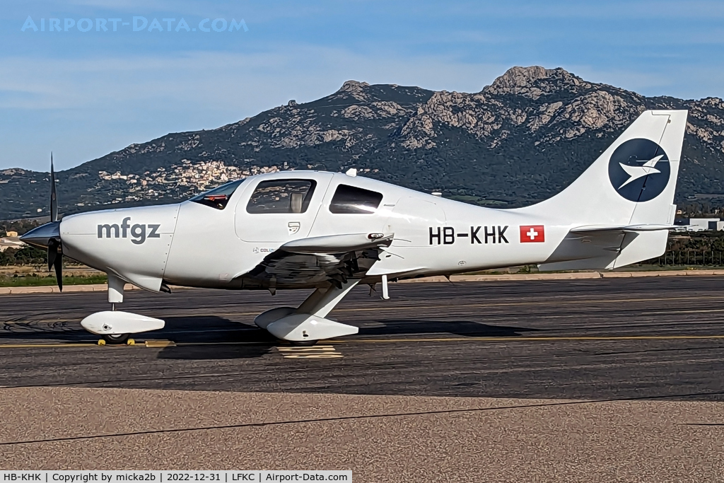 HB-KHK, 2007 Columbia Aircraft Mfg LC-41-550FG Columbia 400 C/N 41780, Parked