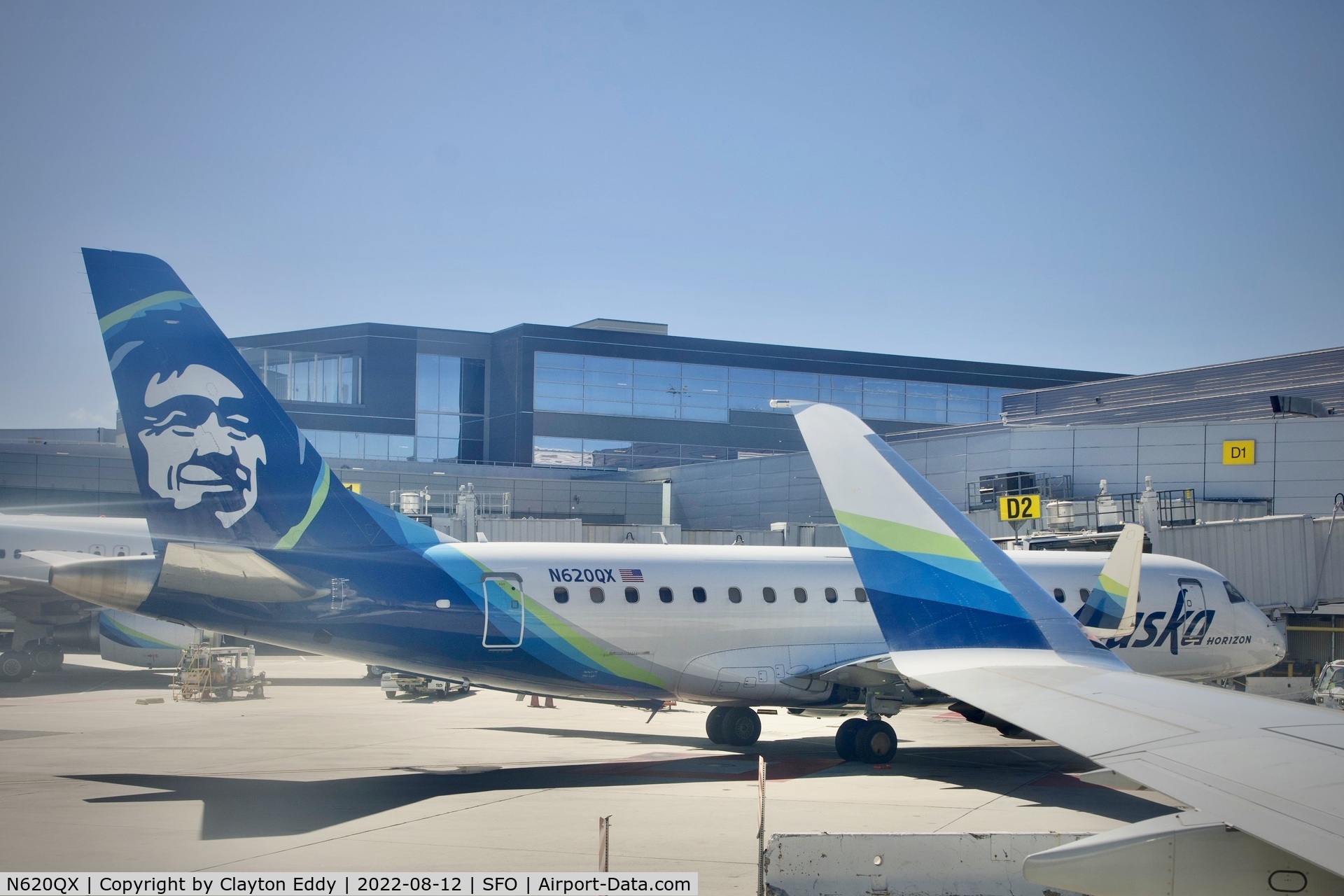 N620QX, 2017 Embraer 175LR (ERJ-170-200LR) C/N 17000640, SFO 2022.