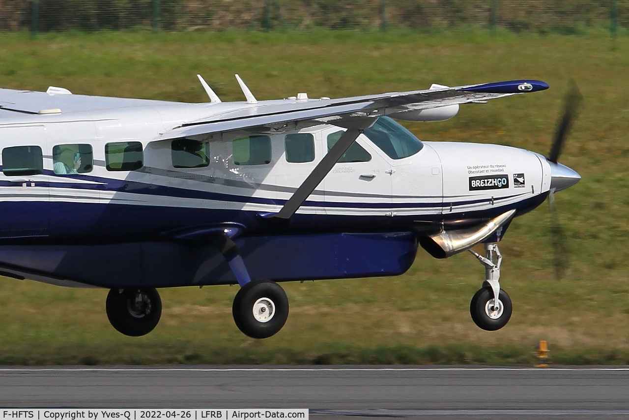 F-HFTS, 2016 Cessna 208B Grand Caravan C/N 208B5265, Textron Aviation Inc. Grand Caravan 208B, Landing rwy 07R, Brest-Bretagne airport (LFRB-BES)