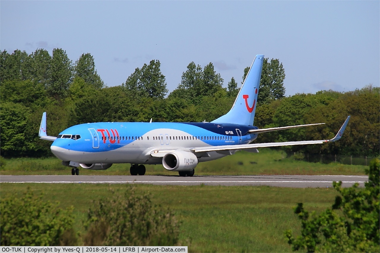 OO-TUK, 2011 Boeing 737-86J C/N 36119, Boeing 737-86J, Take off run rwy 25L, Brest-Bretagne airport (LFRB-BES)
