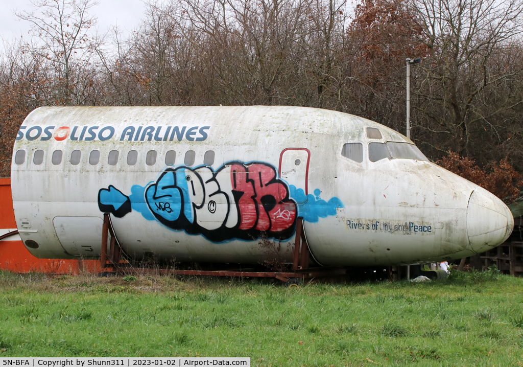 5N-BFA, 1981 Douglas DC-9-31 C/N 48142, Fuselage section moved since any years from Toulouse Town to the south, near Muret airfield in a private garden...