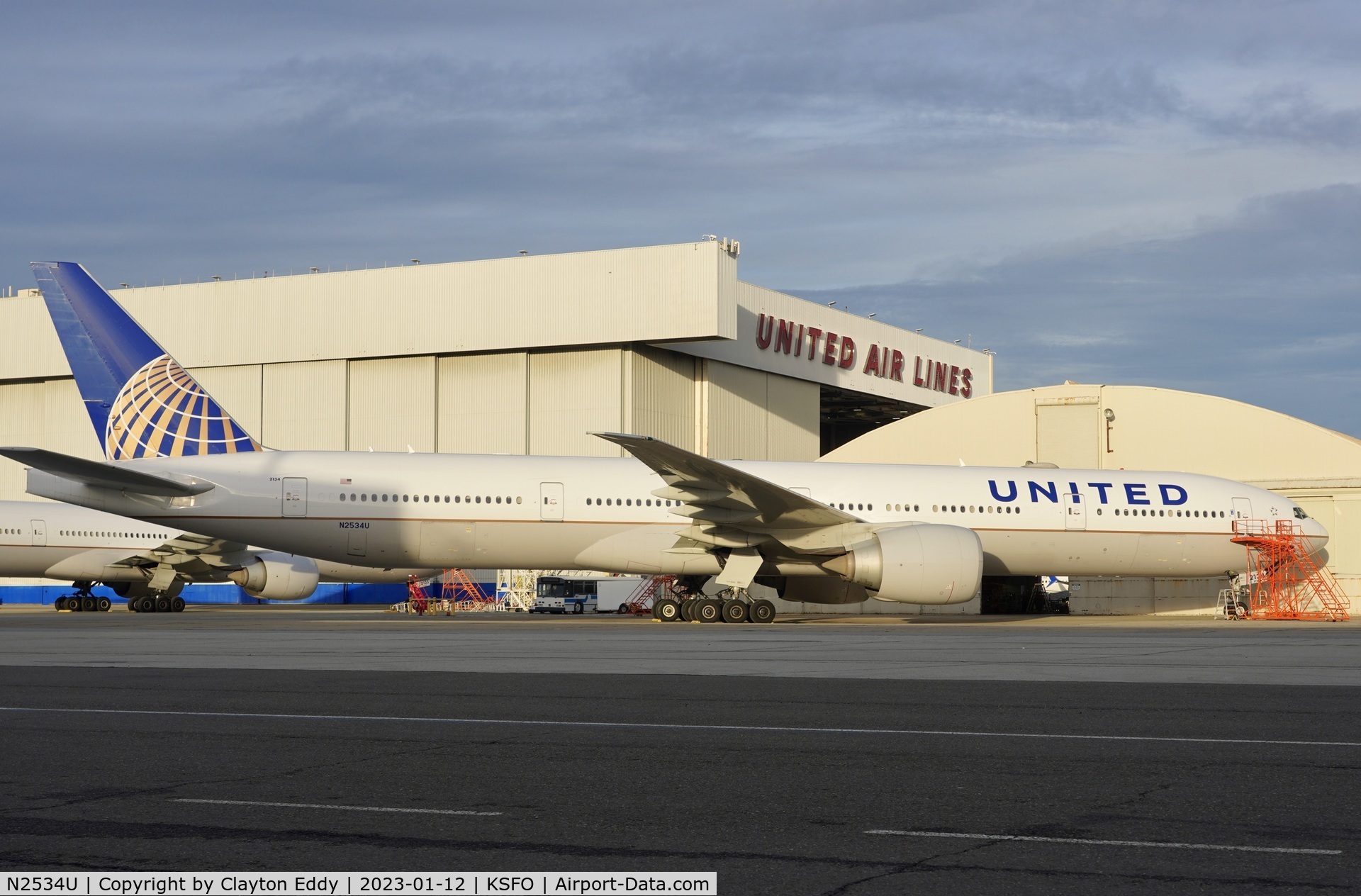 N2534U, 2017 Boeing 777-300/ER C/N 62645, SFO 2023.