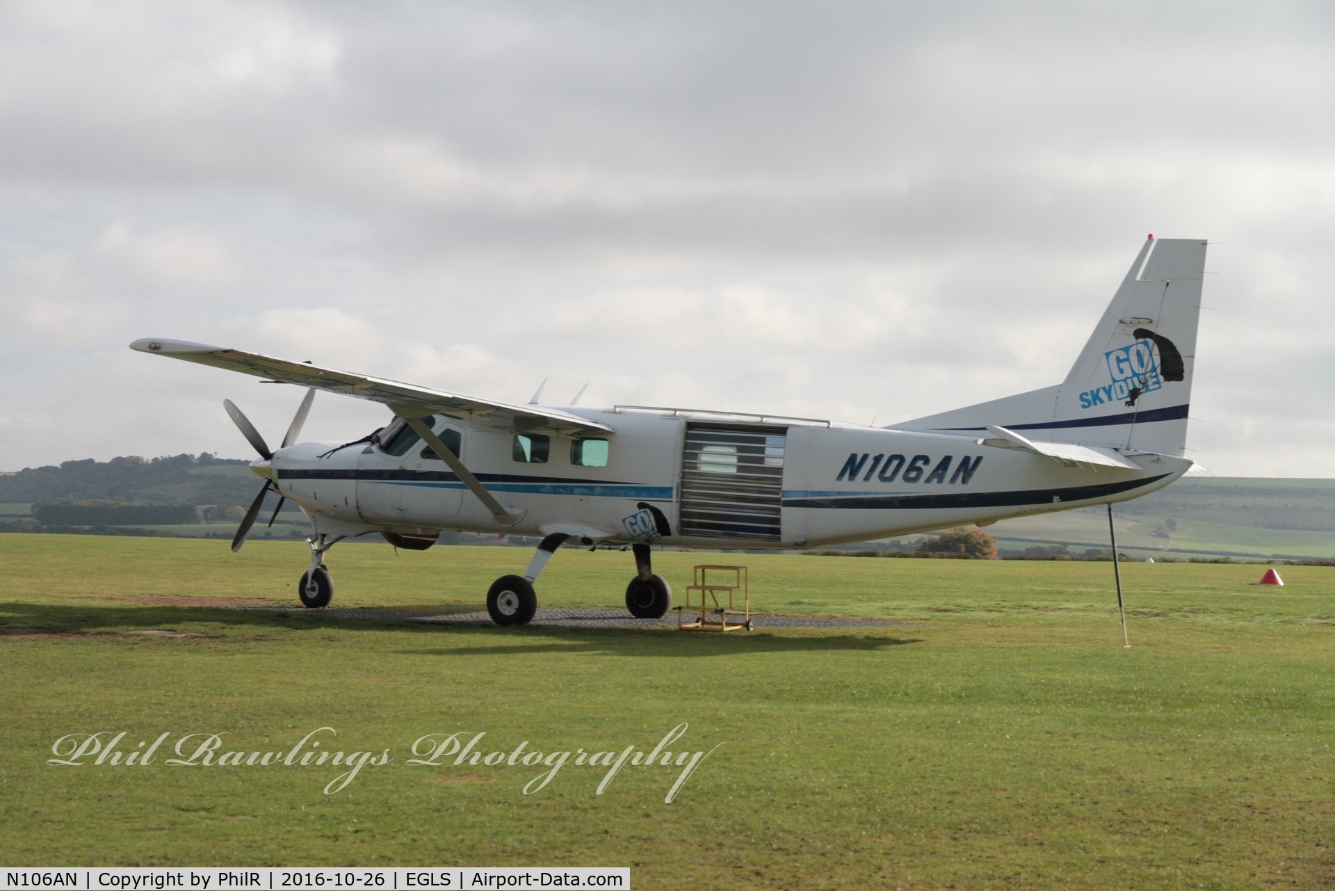 N106AN, 2002 Cessna 208B Super Cargomaster C/N 208B0917, N106AN 2001 Cessna 208B Grand Caravan Old Sarum