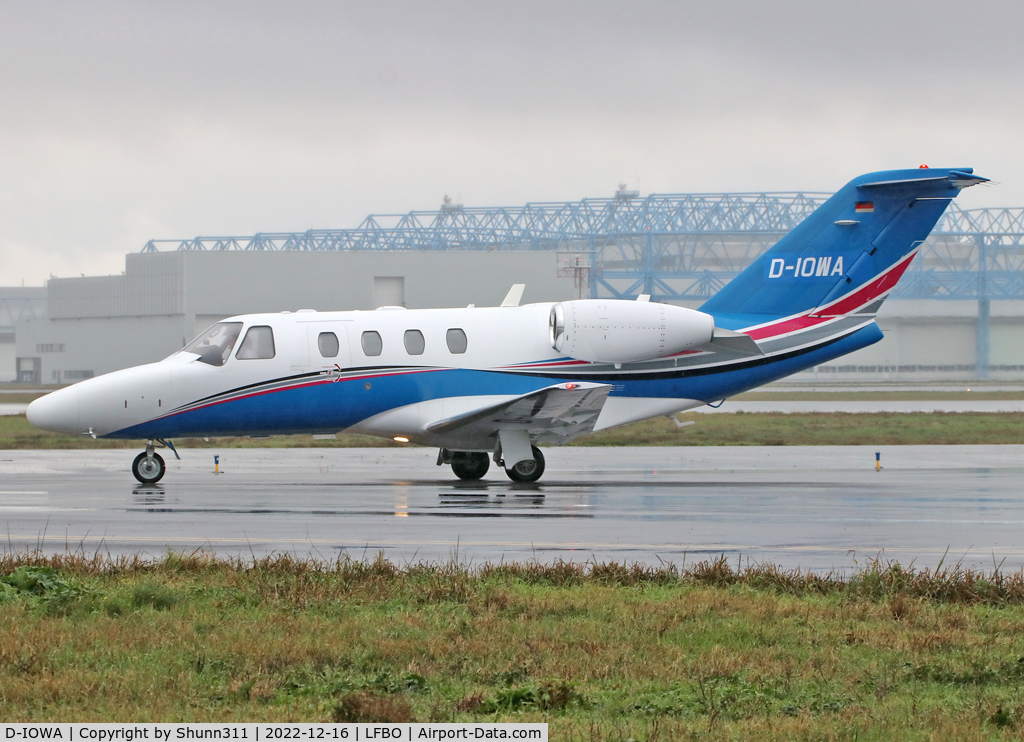 D-IOWA, 2006 Cessna 525 CitationJet CJ1+ C/N 525-0624, Taxiing to the General Aviation area after landing rwy 32L