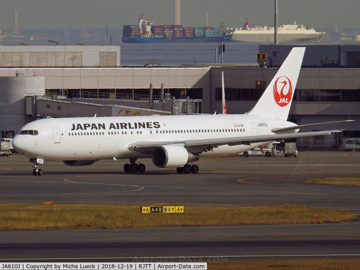 JA610J, 2004 Boeing 767-346/ER C/N 33846, At Haneda