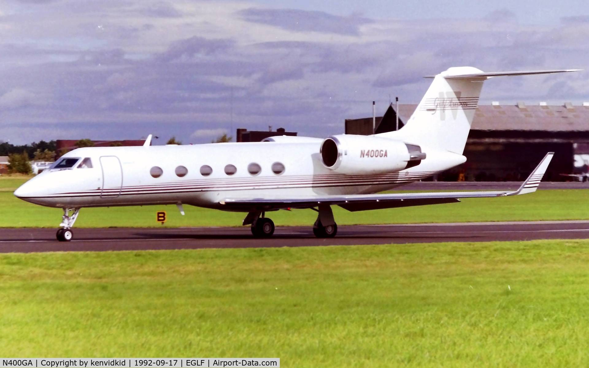 N400GA, 1987 Gulfstream Aerospace G-IV C/N 1001, Departing after Farnborough after the 1992 Air Show.