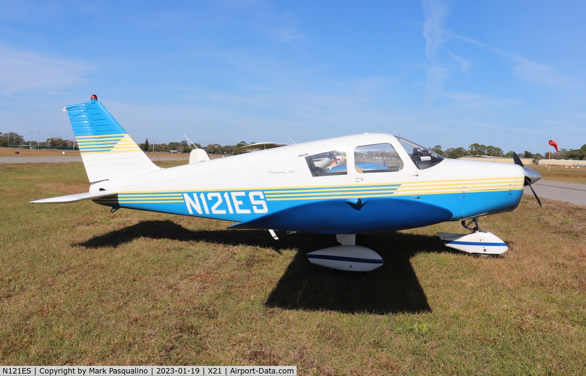 N121ES, 1971 Piper PA-28-140 C/N 28-7125383, Piper PA-28-140