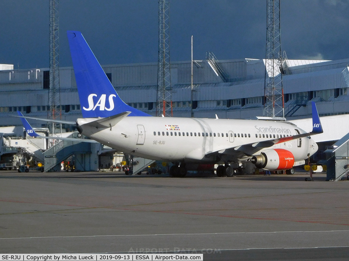 SE-RJU, 2002 Boeing 737-76N C/N 29885, At Arlanda