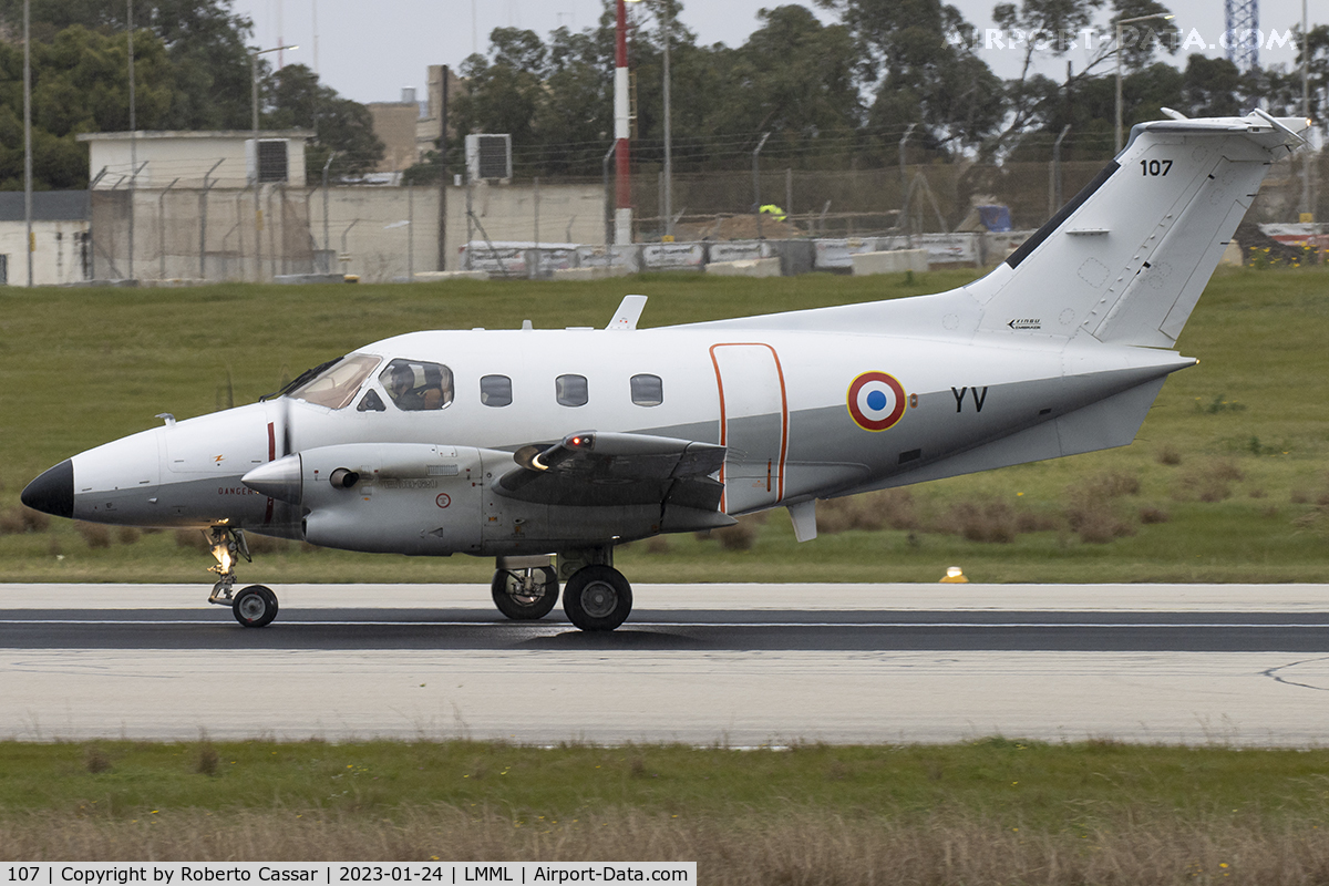 107, Embraer EMB-121AA Xingu C/N 121107, Runway 13 Backtrack