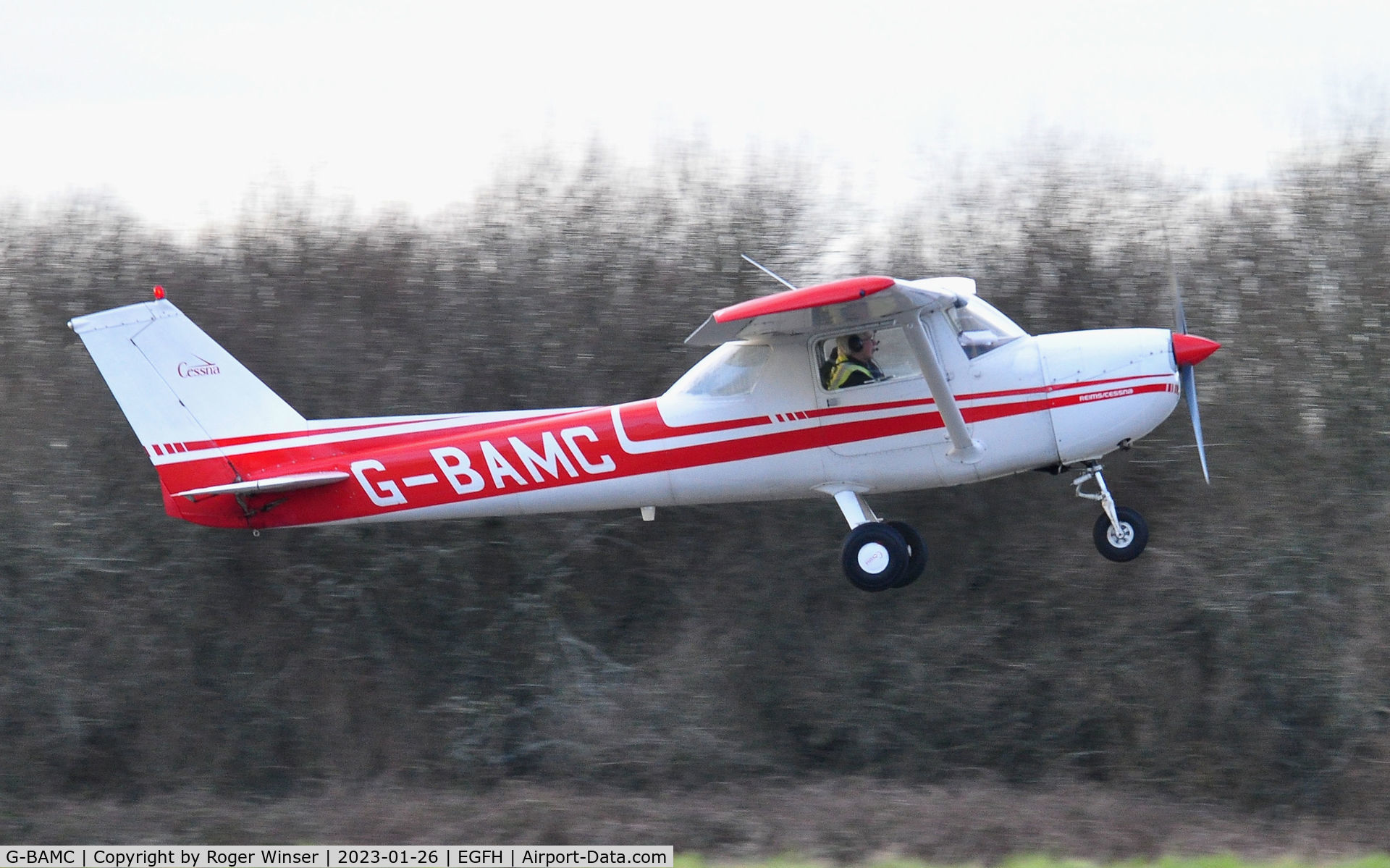 G-BAMC, 1973 Reims F150L C/N 0892, Resident Reims/Cessna departing Runway 04.