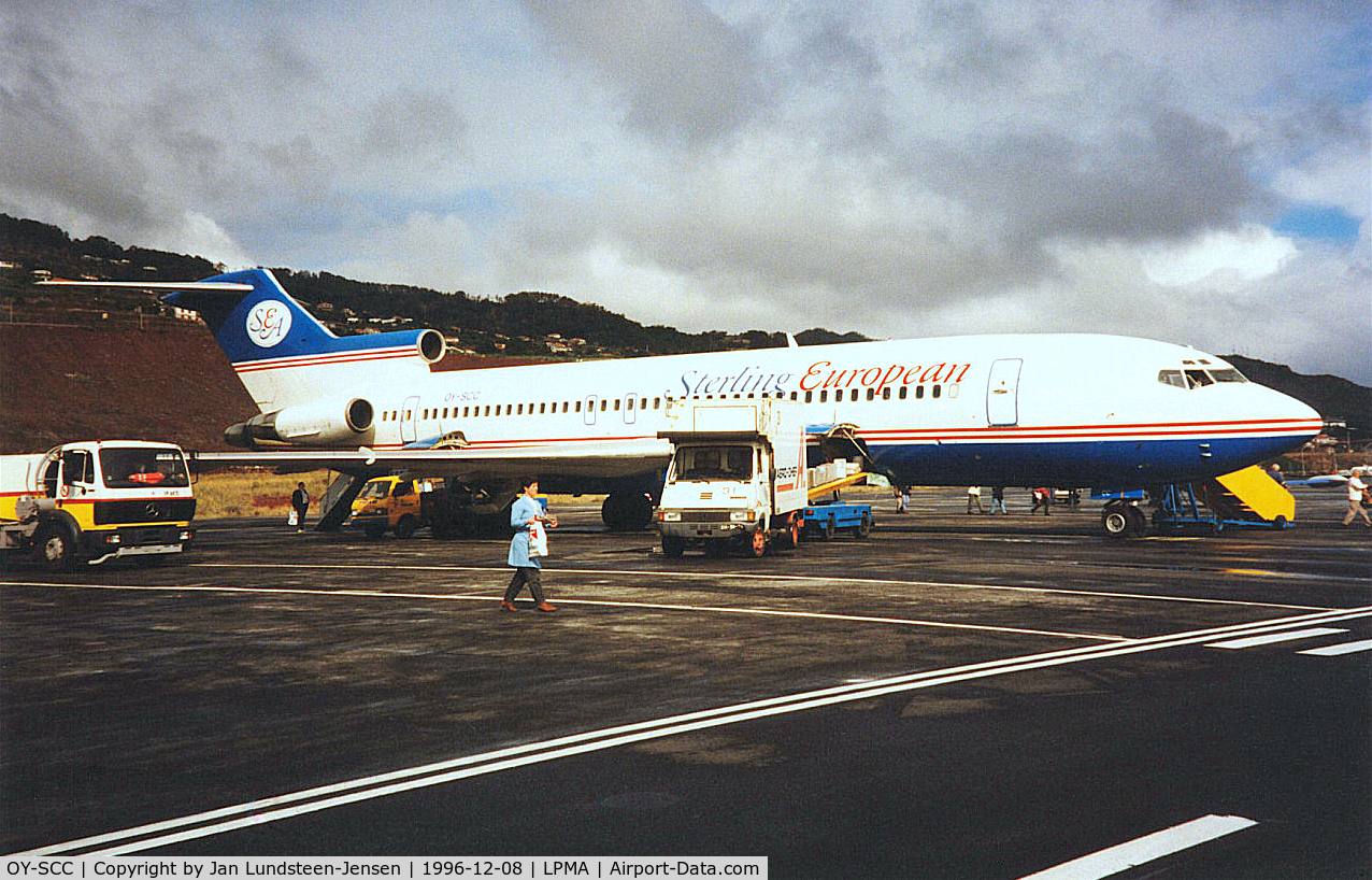 OY-SCC, 1979 Boeing 727-212 C/N 21945, Boeing 727 OY-SCC from Sterling European Airlines 
seen at Madeira-Funchal Airport shortly after arrival 
from Copenhagen and Billund. Plane built in 1979 and 
registered as OY-SCC from 1995 to 1999.