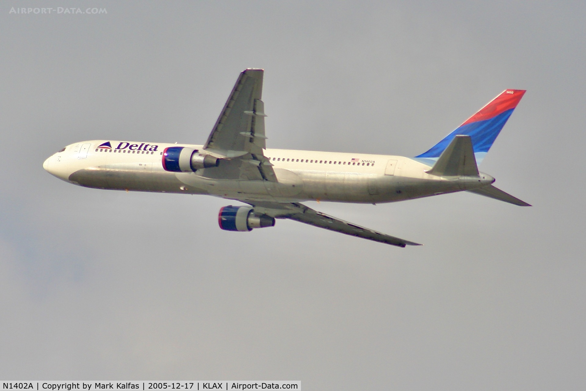 N1402A, 1993 Boeing 767-332 C/N 25989, Delta Boeing 767-332, departing 25R LAX