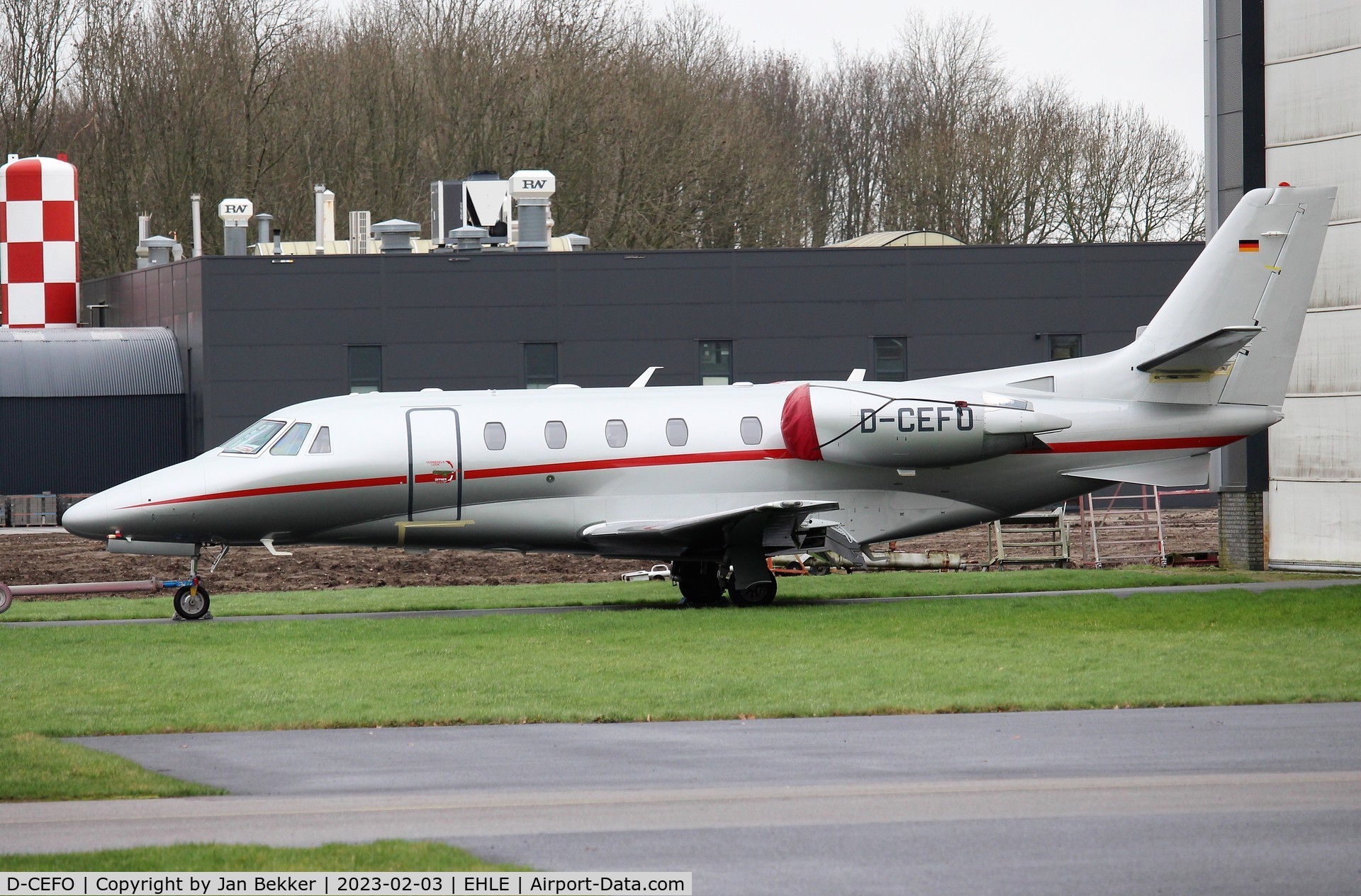 D-CEFO, 2011 Cessna 560XL Citation Excel XLS+ C/N 560-6082, In its new outfit in front of the Satys aircraft paint company