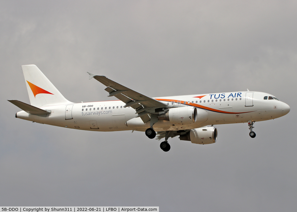 5B-DDO, 2009 Airbus A320-214 C/N 3889, Landing rwy 14R