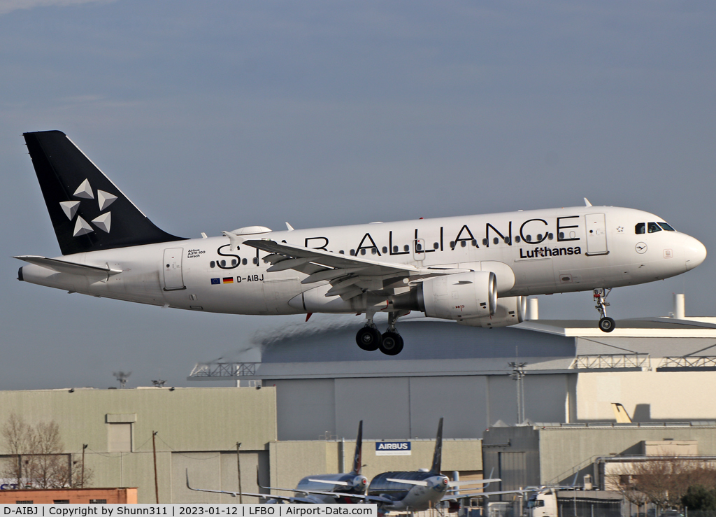 D-AIBJ, 2012 Airbus A319-112 C/N 5293, Landing rwy 14R in Star Alliance c/s