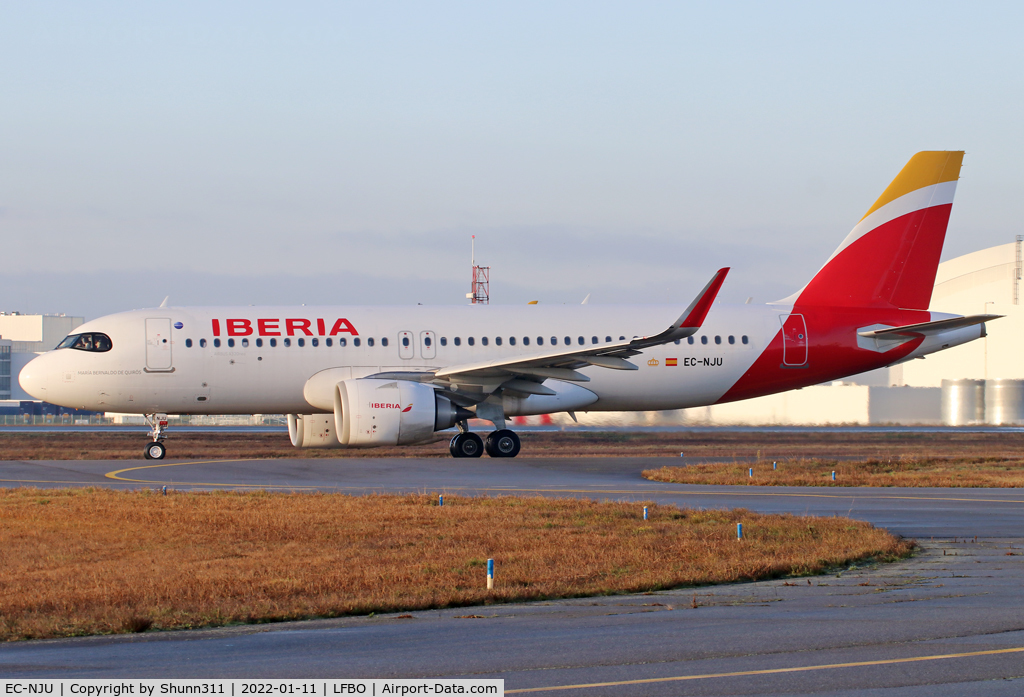 EC-NJU, 2020 Airbus A320-251N C/N 10065, Taxiing holding point rwy 32R for departure in new c/s...