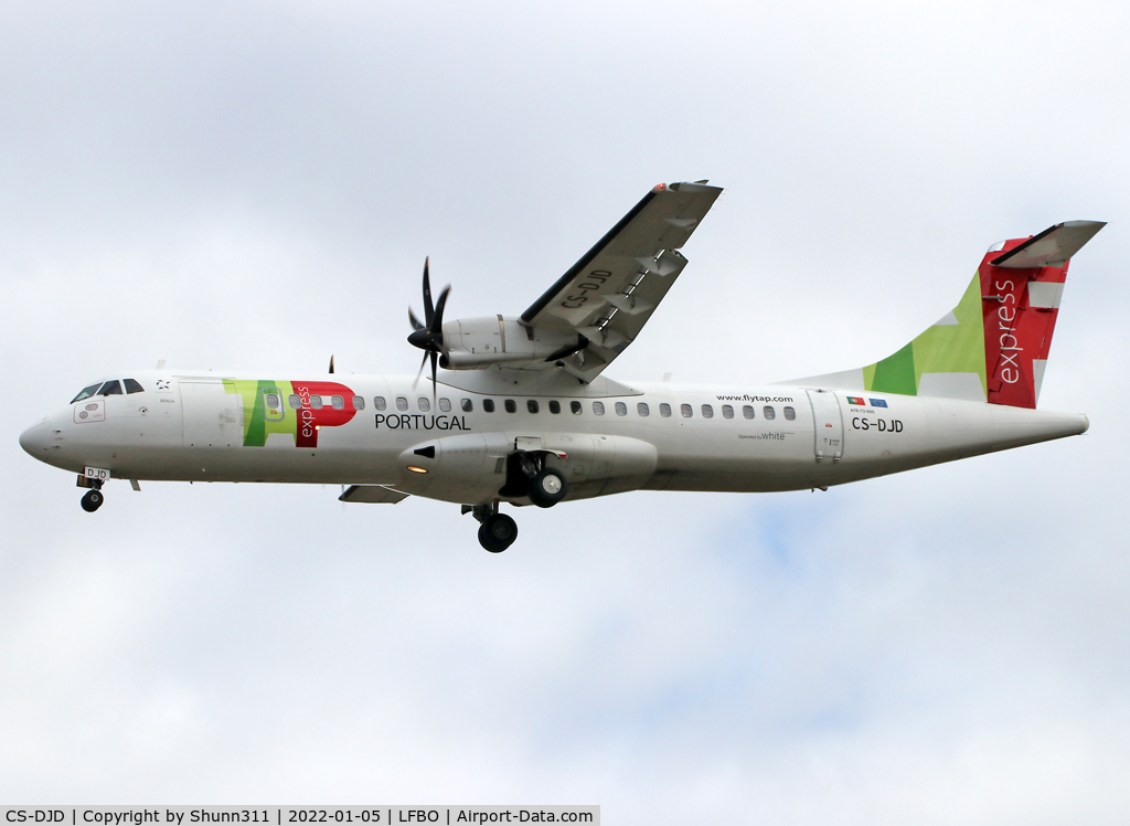 CS-DJD, 2015 ATR 72-212A C/N 1233, Landing rwy 32L