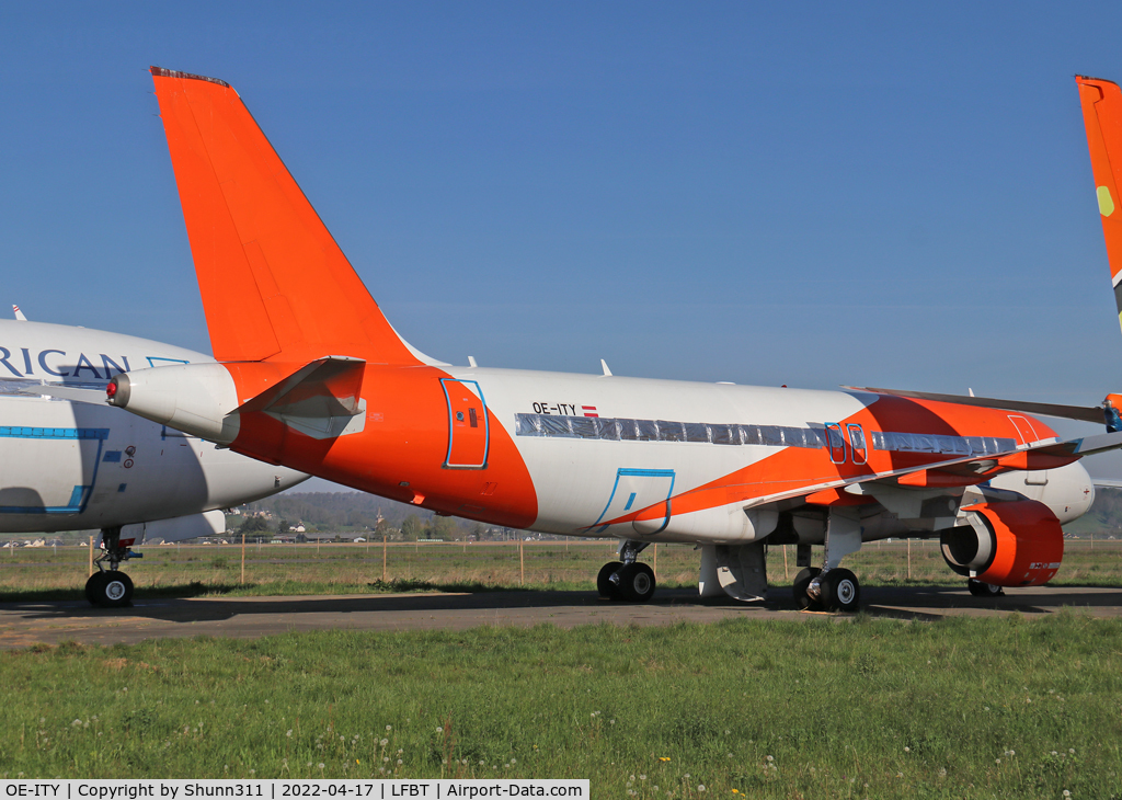 OE-ITY, 2004 Airbus A319-111 C/N 2370, Stored in basic Easyjet new c/s without titles... minus engines...