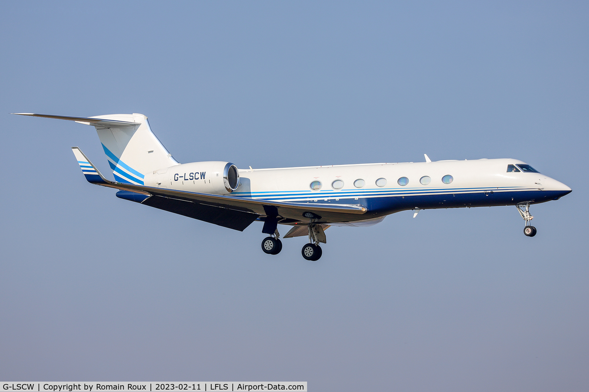 G-LSCW, 2014 Gulfstream Aerospace GV-SP (G550) C/N 5471, Landing