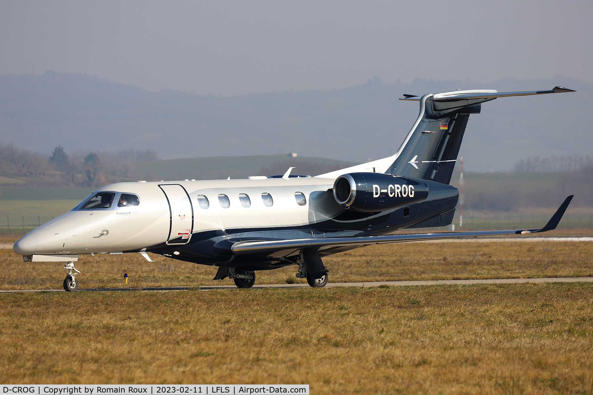 D-CROG, 2019 Embraer EMB-505 Phenom 300 C/N 50500511, Taxiing
