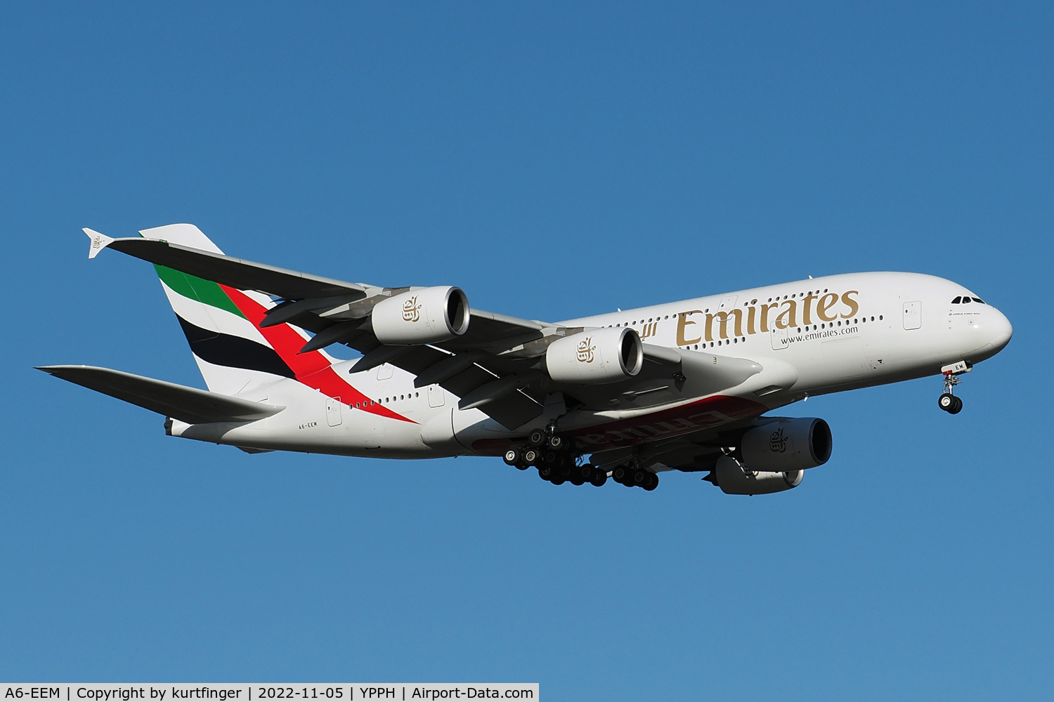 A6-EEM, 2013 Airbus A380-861 C/N 134, Airbus A380-861 serial 134.  Emirates A6-EEM final rwy 21 YPPH 05 November 2022