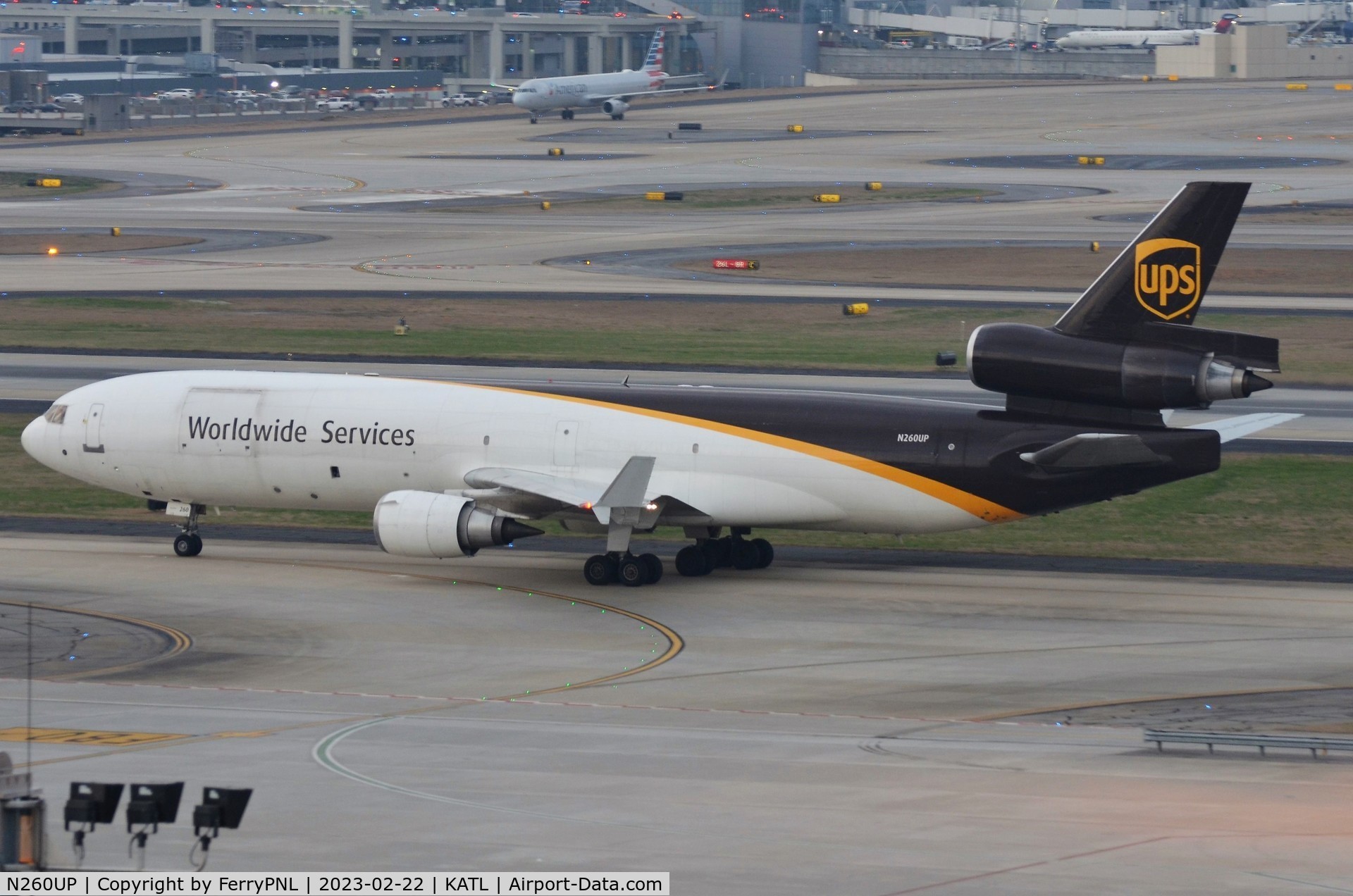 N260UP, 1992 McDonnell Douglas MD-11F C/N 48418, UPS MD11F taxying to its ramp