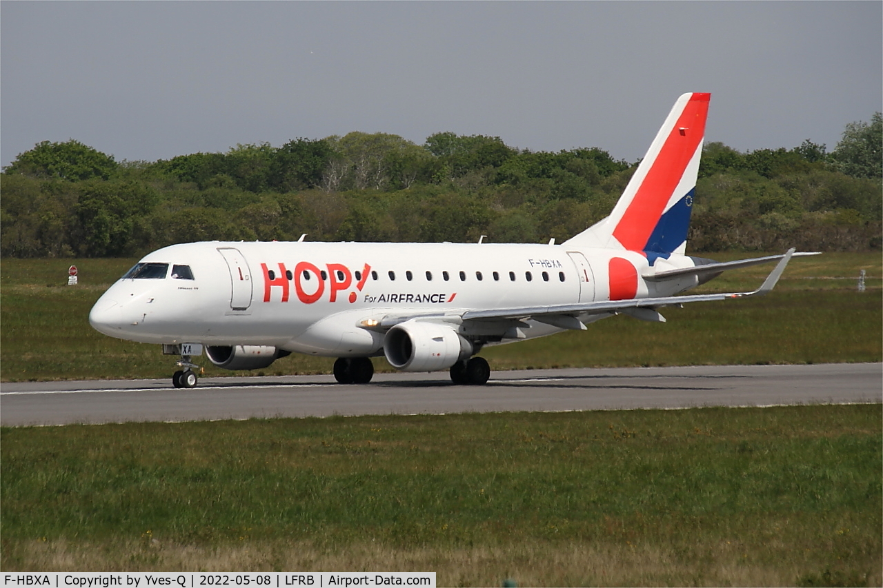 F-HBXA, 2008 Embraer 170LR (ERJ-170-100LR) C/N 17000237, Embraer 170LR, Taxiing rwy 07, Brest-Bretagne Airport (LFRB-BES)
