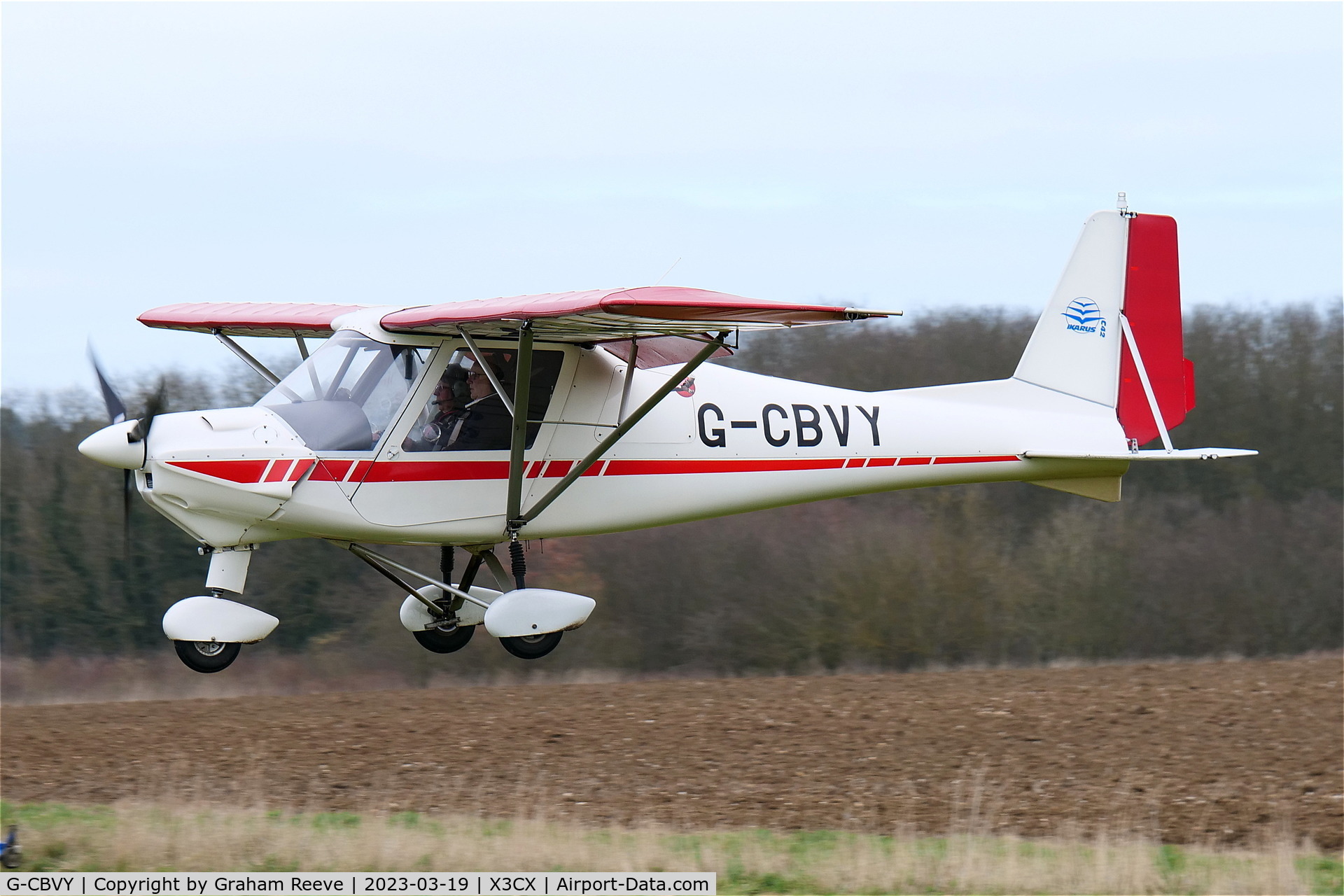 G-CBVY, 2002 Comco Ikarus C42 FB UK C/N PFA 322-13835, Landing at Northrepps.