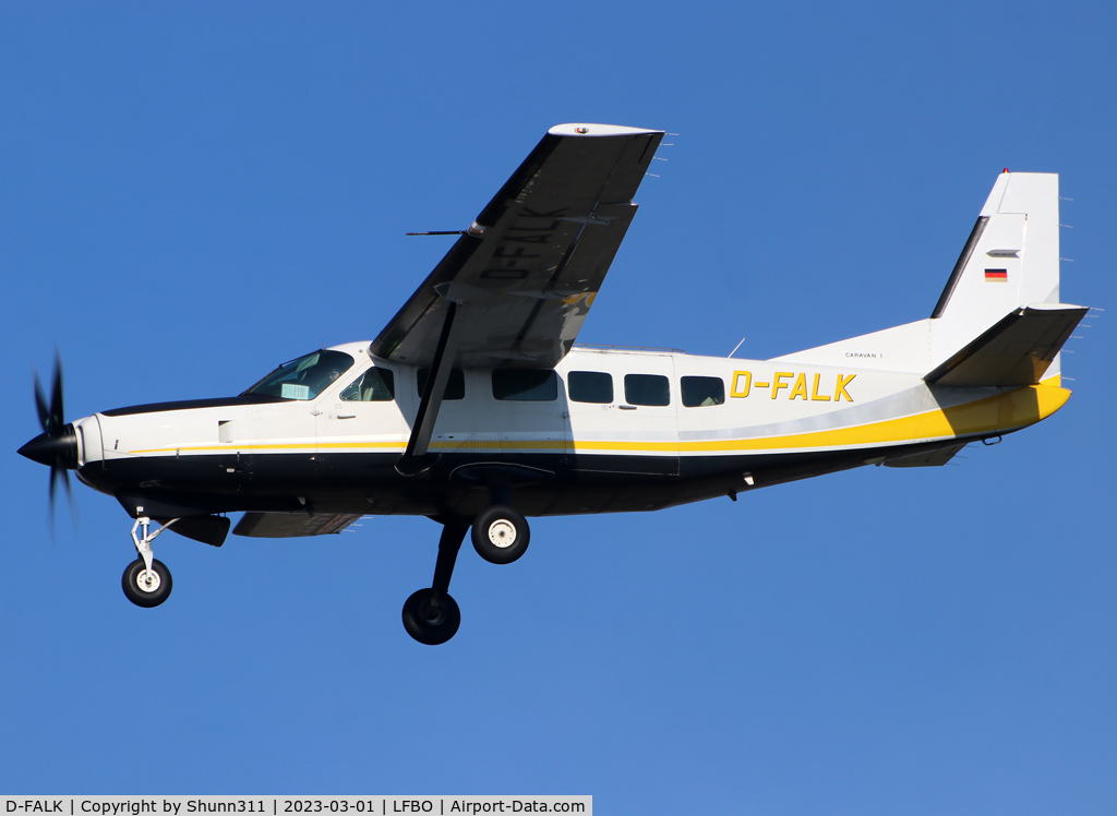 D-FALK, 1985 Cessna 208 Caravan 1 C/N 208-00023, Landing rwy 32L