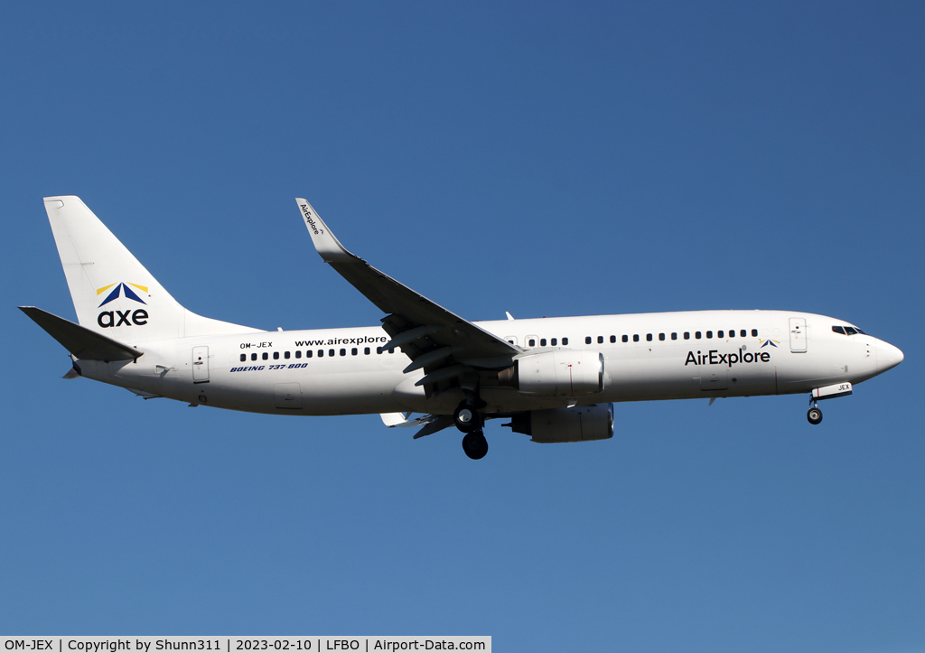 OM-JEX, 2001 Boeing 737-8AS C/N 29932, Landing rwy 14R