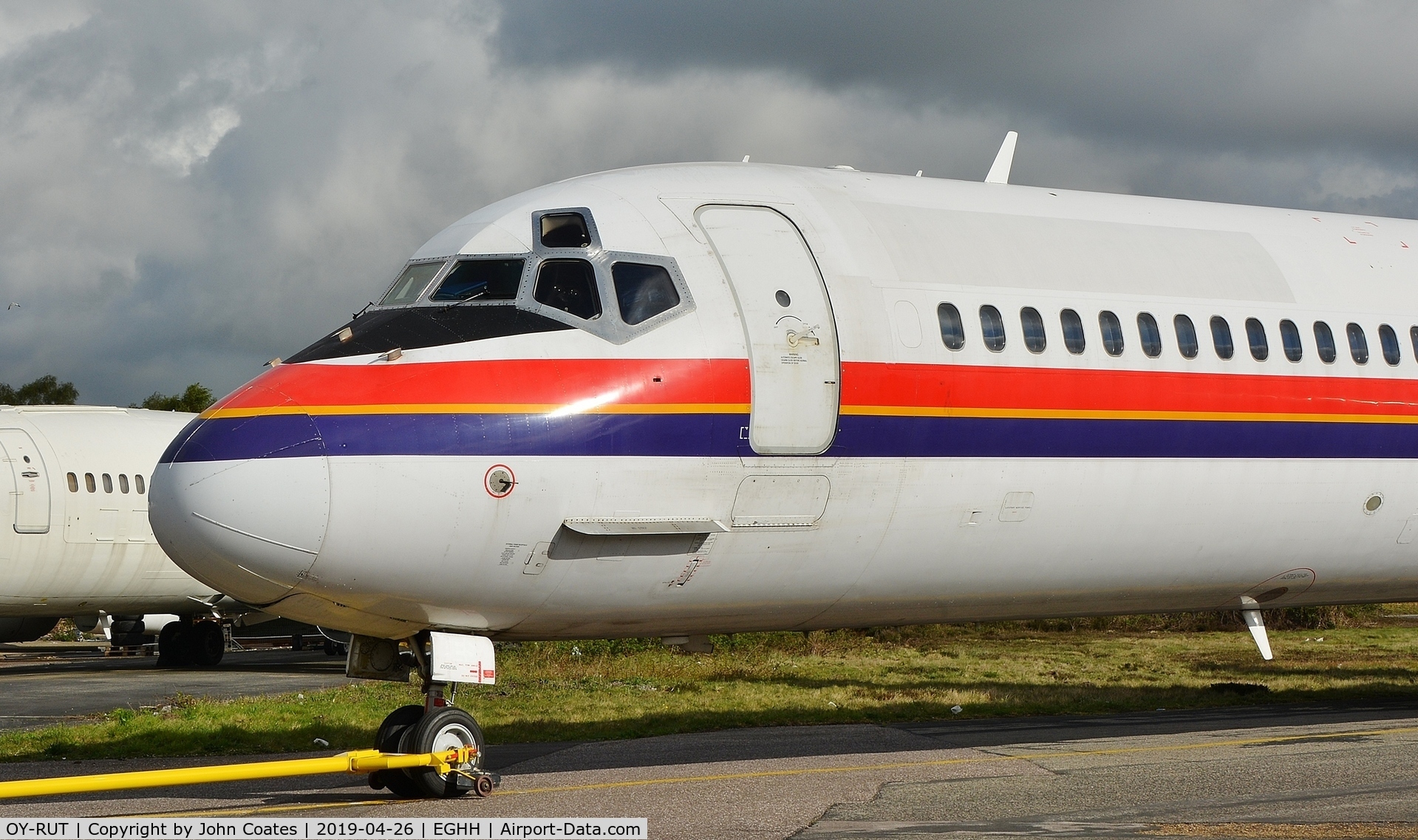 OY-RUT, 1991 McDonnell Douglas MD-82 (DC-9-82) C/N 49902, Cockpit detail after arriving for repaint