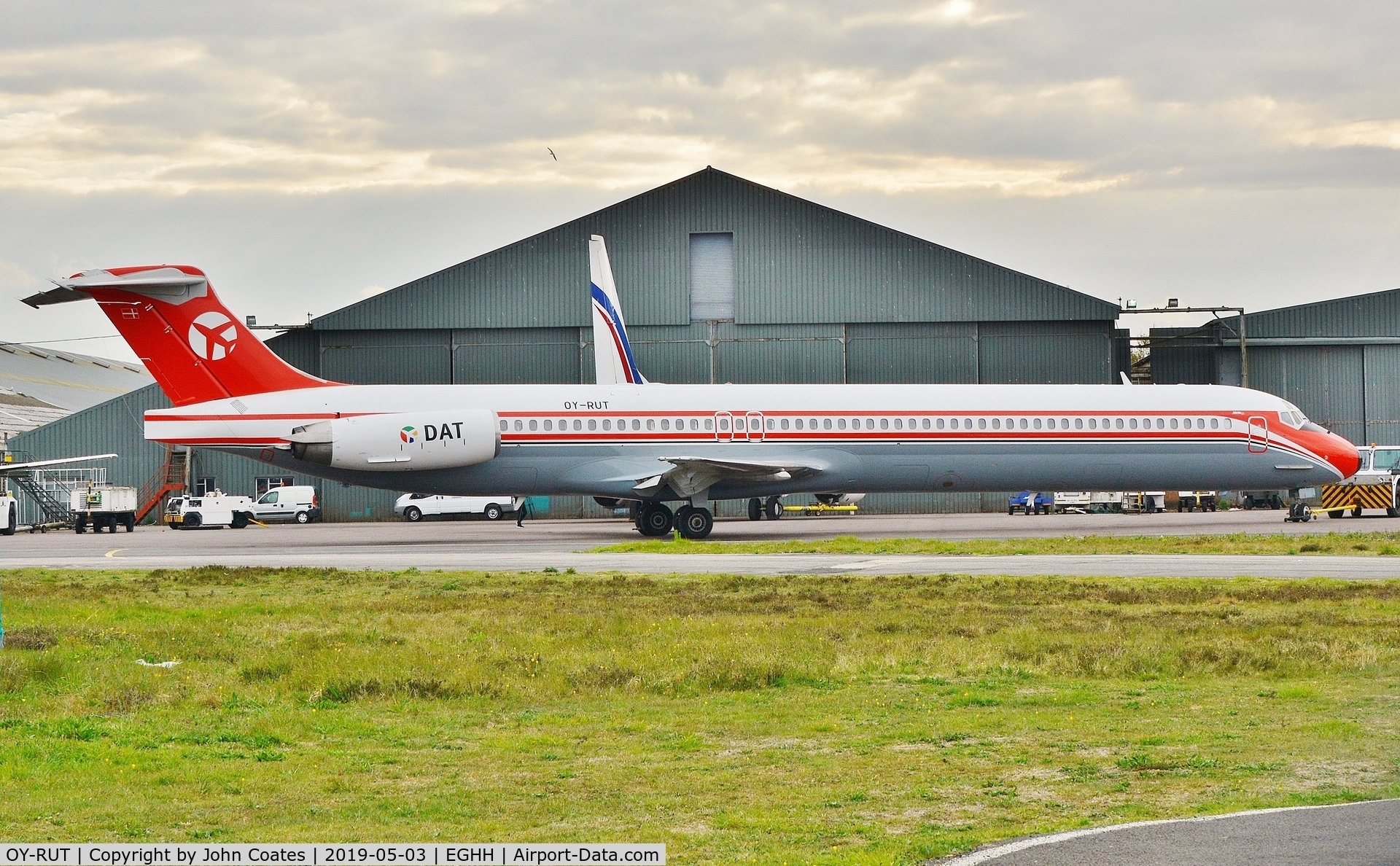 OY-RUT, 1991 McDonnell Douglas MD-82 (DC-9-82) C/N 49902, Just repainted into retro DAT scheme