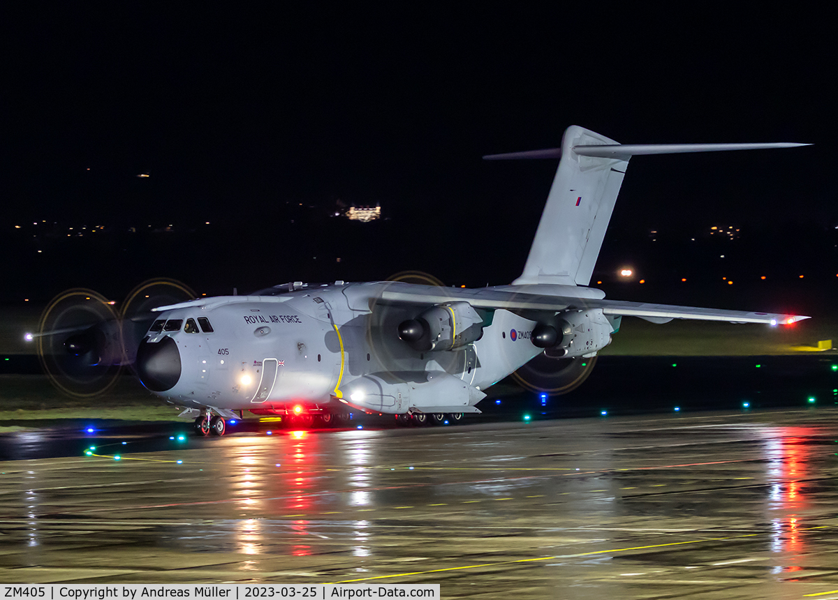 ZM405, 2015 Airbus A400M Atlas C.1 C/N 024, Taxiing to the parking position.