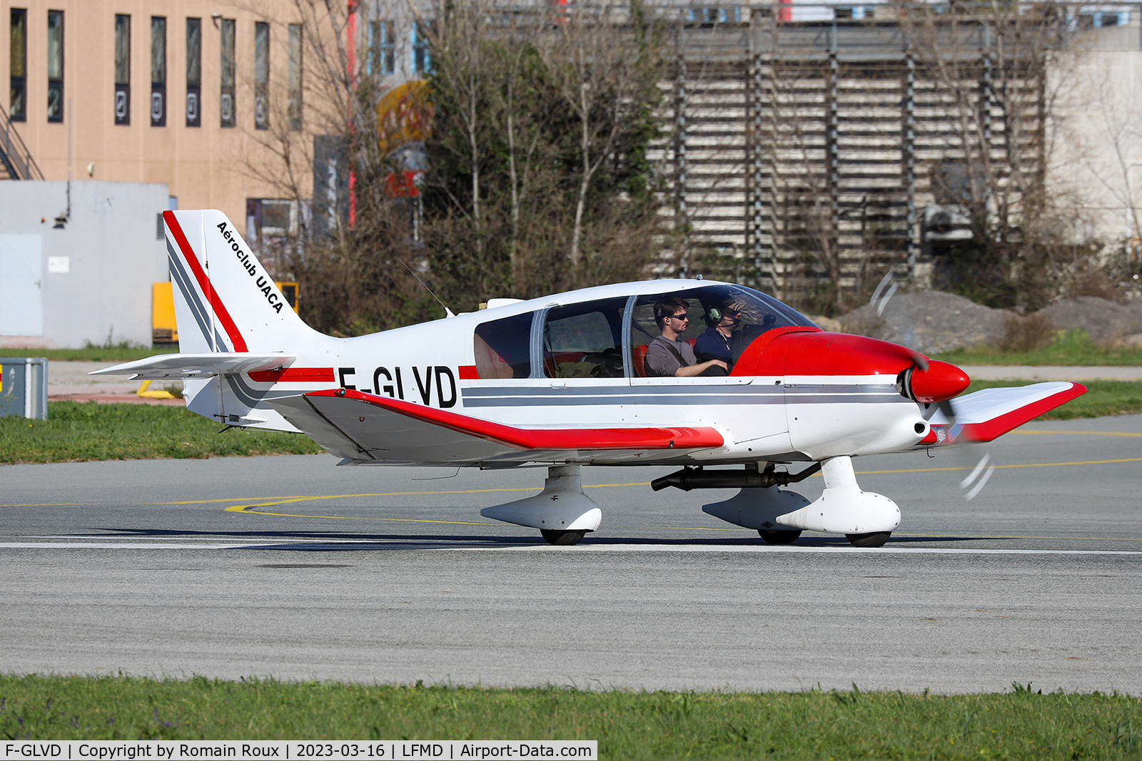 F-GLVD, Robin DR-400-120 Dauphin 2+2 C/N 2147, Take off