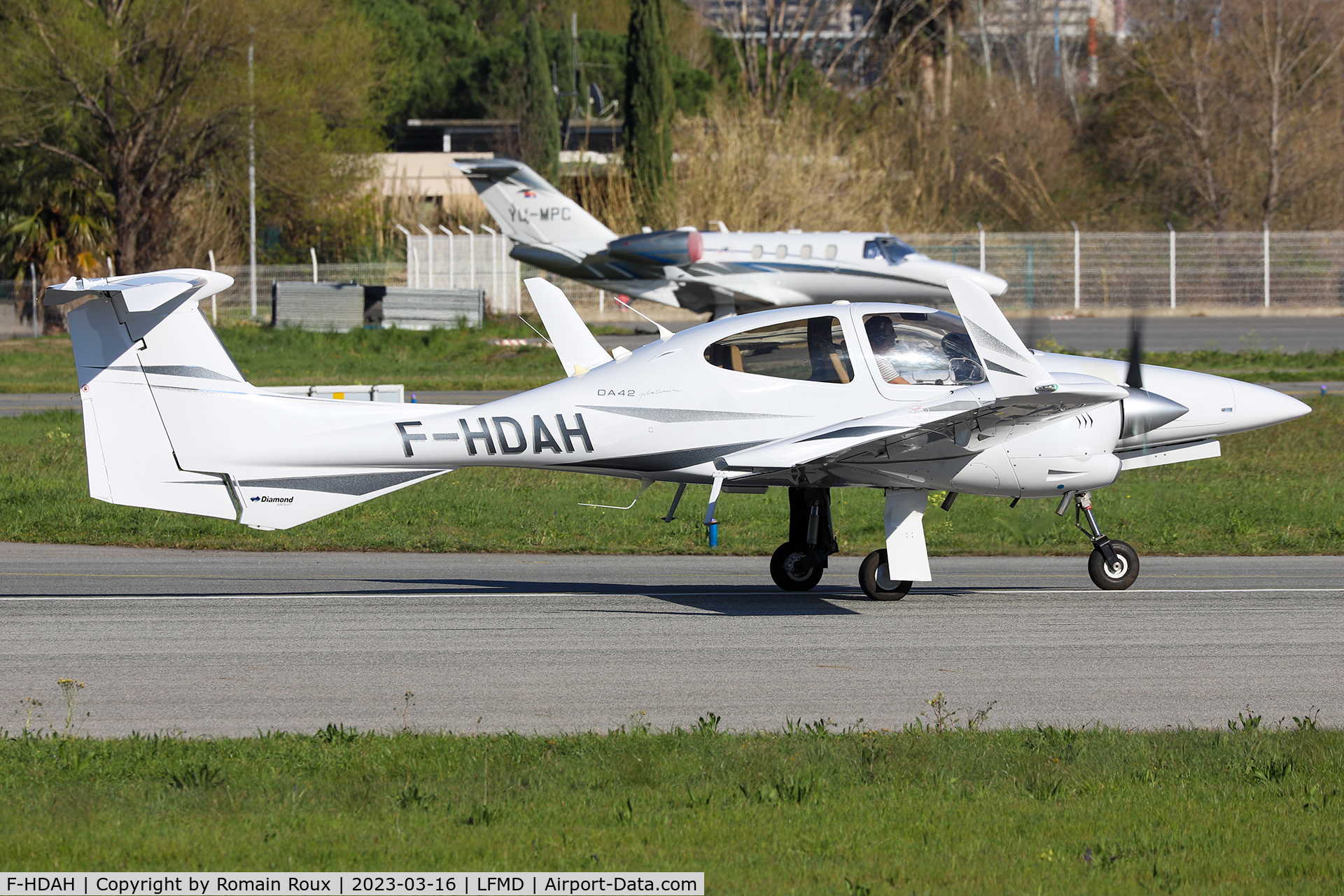 F-HDAH, 2007 Diamond DA-42 Twin Star C/N 42.274, Take off