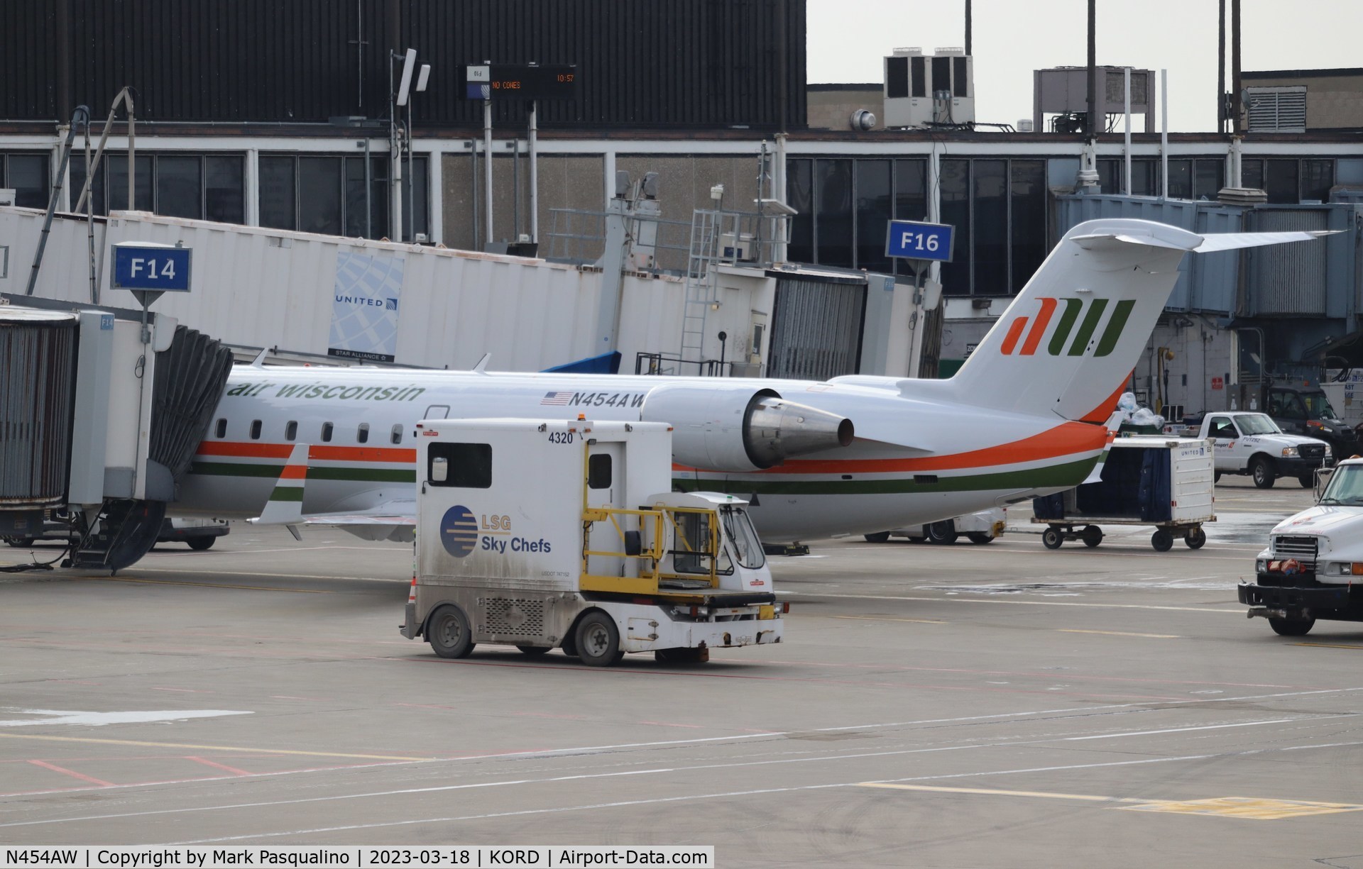 N454AW, 2003 Bombardier CRJ-200LR (CL-600-2B19) C/N 7842, CL-600-2B19
