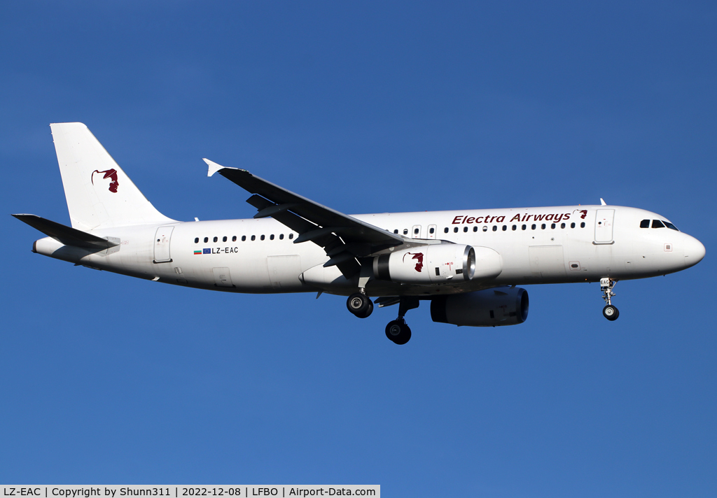 LZ-EAC, 2004 Airbus A320-232 C/N 2322, Landing rwy 14R... Tunisair flight