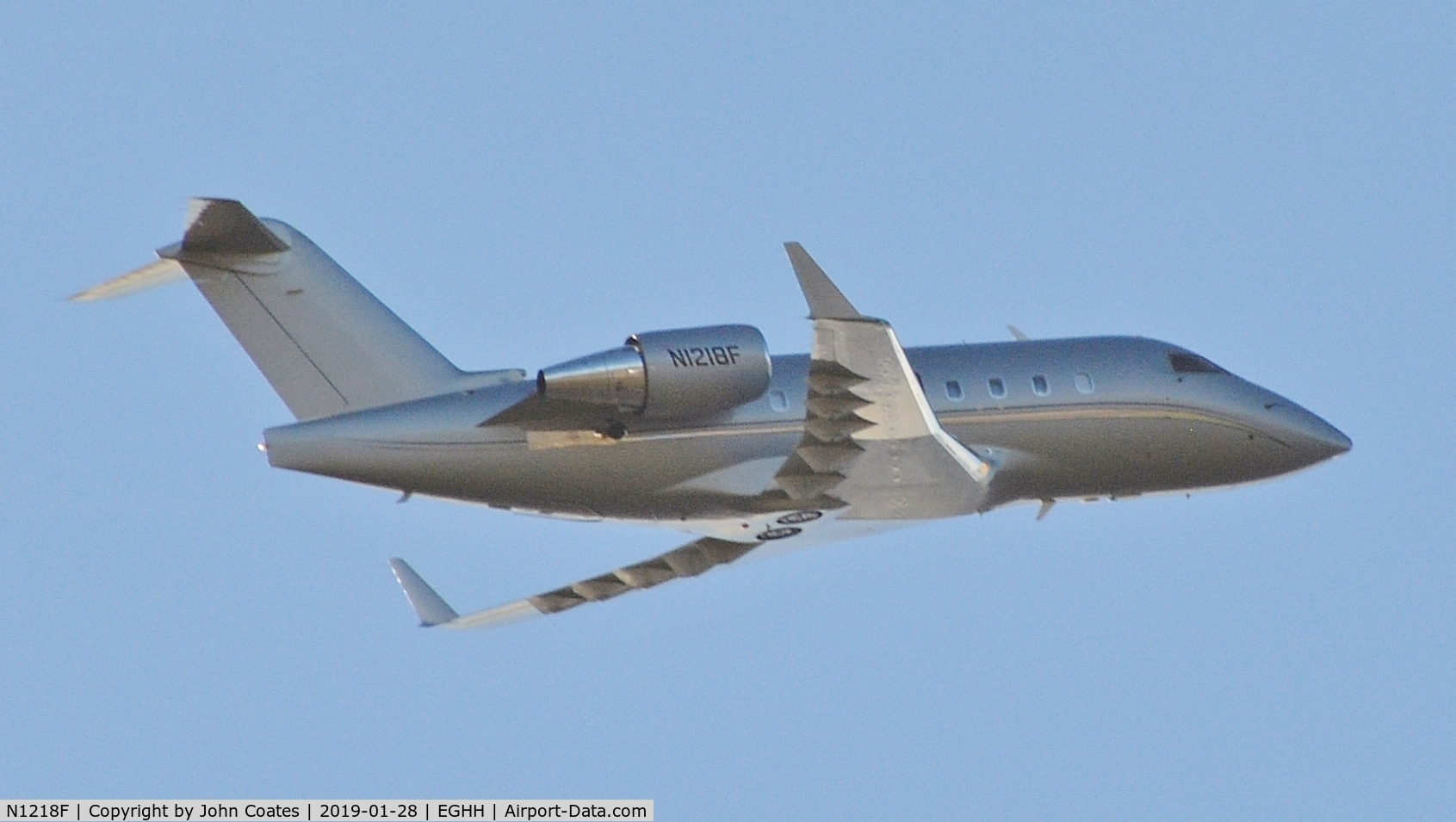 N1218F, 2006 Bombardier Challenger 604 (CL-600-2B16) C/N 5658, Departing