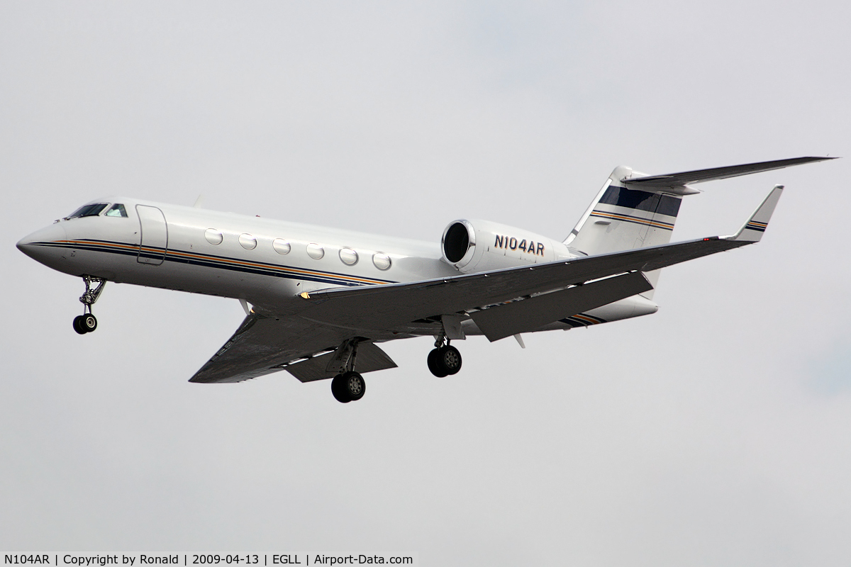 N104AR, 2011 Gulfstream Aerospace GIV-X (G450) C/N 4223, at lhr