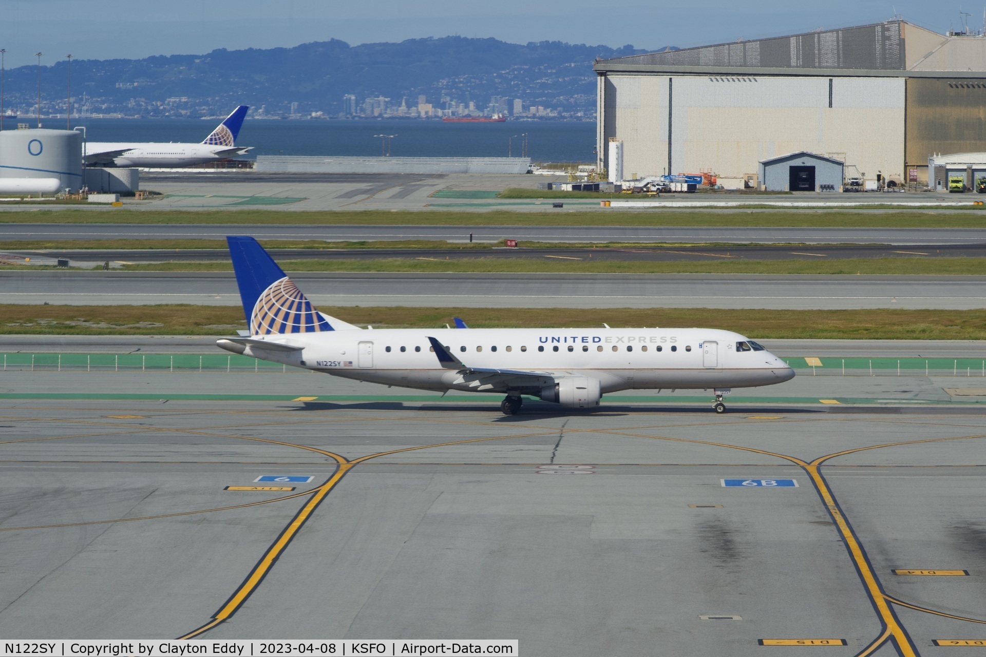 N122SY, 2014 Embraer 175LR (ERJ-170-200LR) C/N 17000431, SFO 2023.