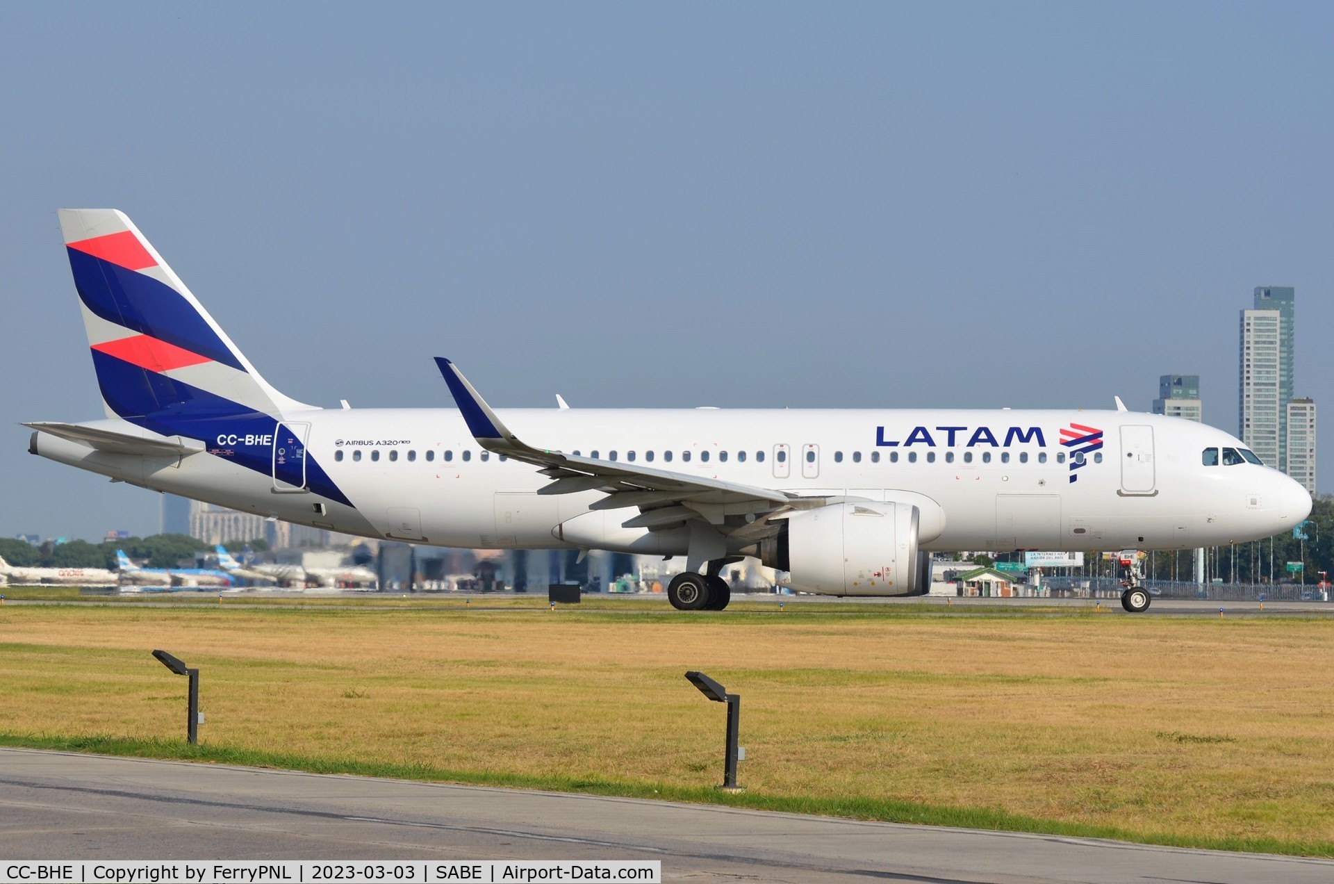 CC-BHE, 2019 Airbus A320-271N C/N 8172, Latam A320N lining up in AEP