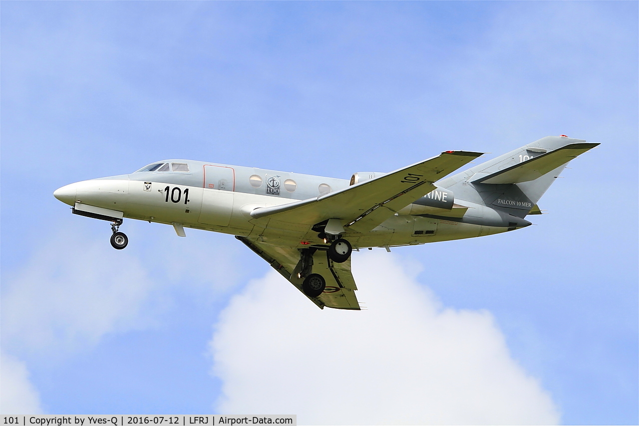 101, 1977 Dassault Falcon 10MER C/N 101, Dassault Rafale M, On final rwy 08, Landivisiau naval air base (LFRJ-LDV)