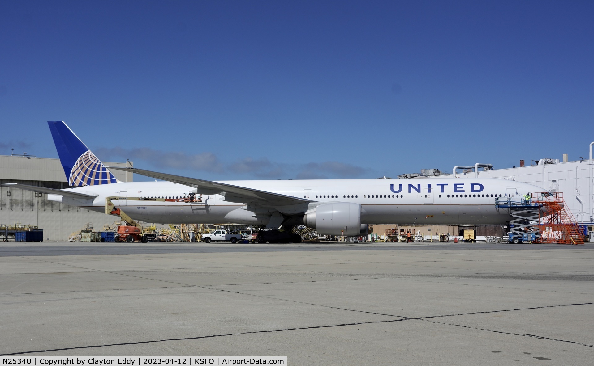 N2534U, 2017 Boeing 777-300/ER C/N 62645, SFO 2023.