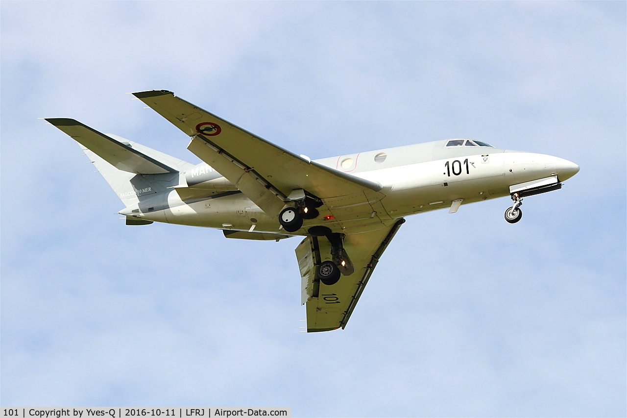 101, 1977 Dassault Falcon 10MER C/N 101, Dassault Falcon 10 MER, On final rwy 08, Landivisiau naval air base (LFRJ-LDV)