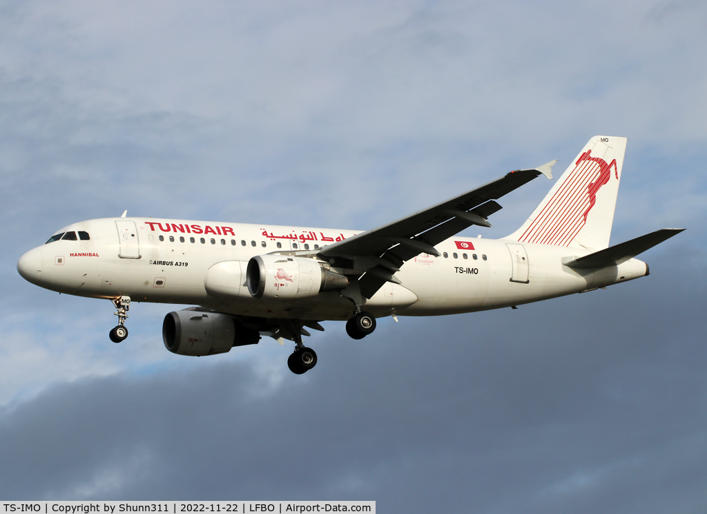 TS-IMO, 2001 Airbus A319-114 C/N 1479, Landing rwy 32L with additional '70th anniversary' sticker